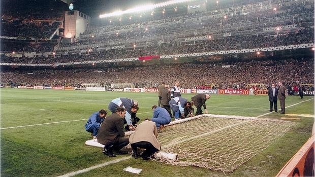 The fall of the goal at the Bernabeu