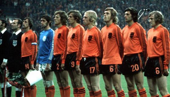 Las dos rayas de la de Johan el Mundial de 1974