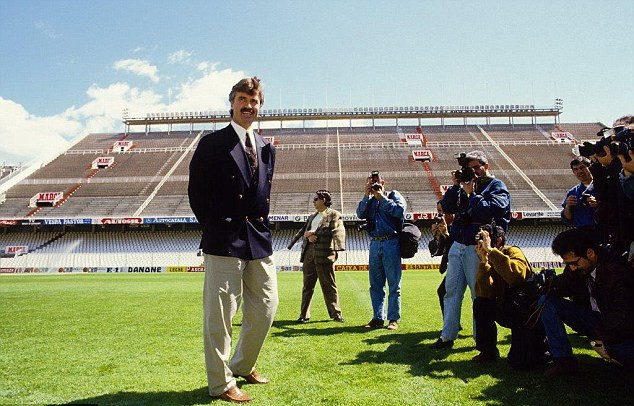 El día que Guus Hiddink hizo retirar simbología nazi de Mestalla