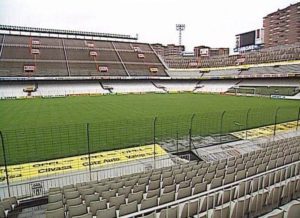 ¿Por qué el estadio de Mestalla tenía butacas de color verde detrás de las porterías?