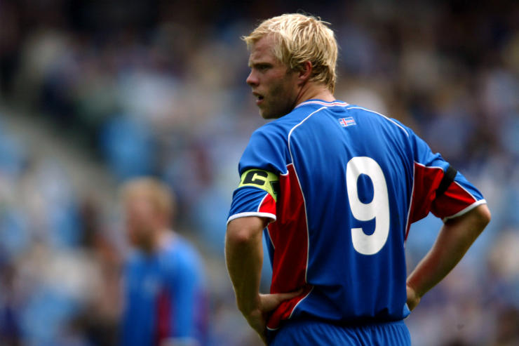 El insólito debut de Gudjohnsen con la selección de Islandia