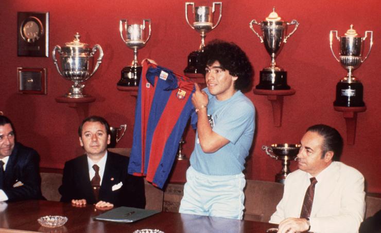 Da Maradona truede med at vandalisere Barcelonas trofærum