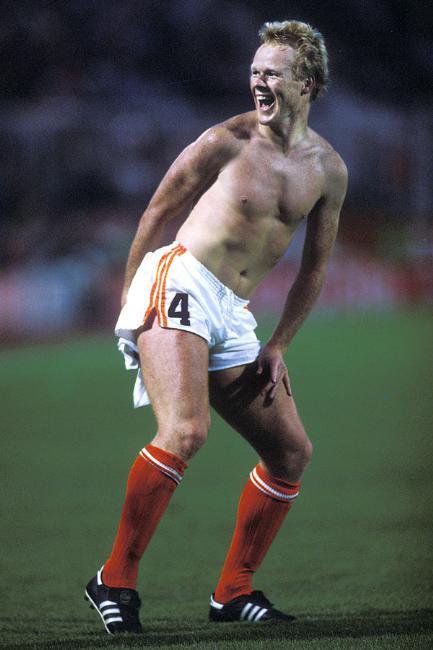When Ronald Koeman's ass wiped the shirt of Germany