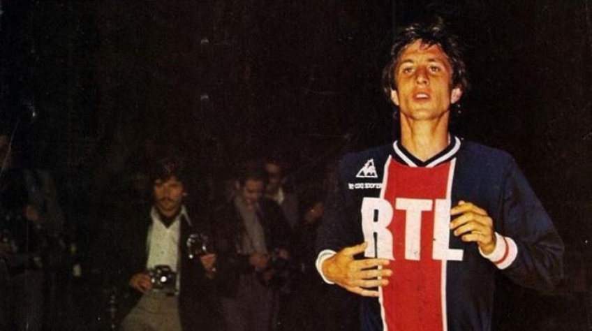 The signing of Johan Cruyff by PSG