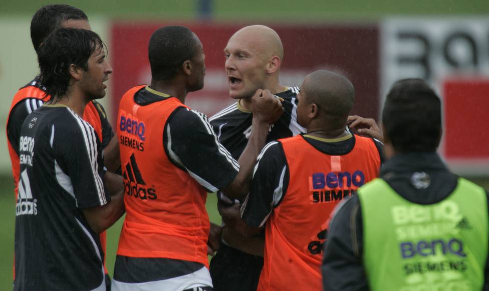 Gravesen Robinho combat