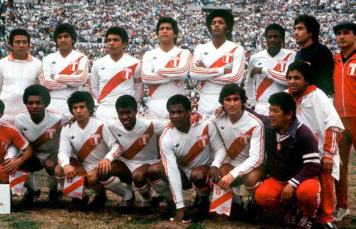 Why does the Peruvian national team wear a red stripe on its shirt??