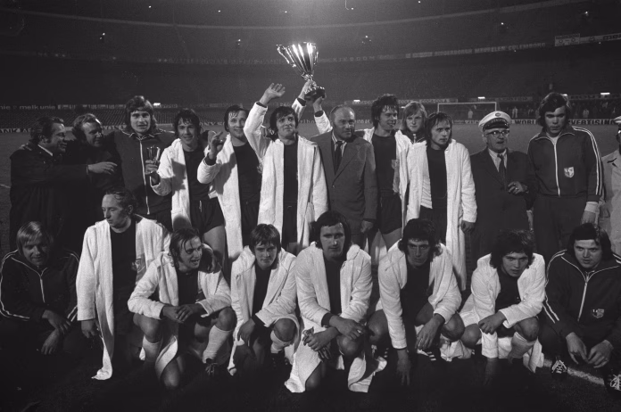 Magdeburgo campeón de la Recopa de 1974 El 1. FC Magdeburgo levanta la Recopa de Europa de 1974 tras derrotar al Milan