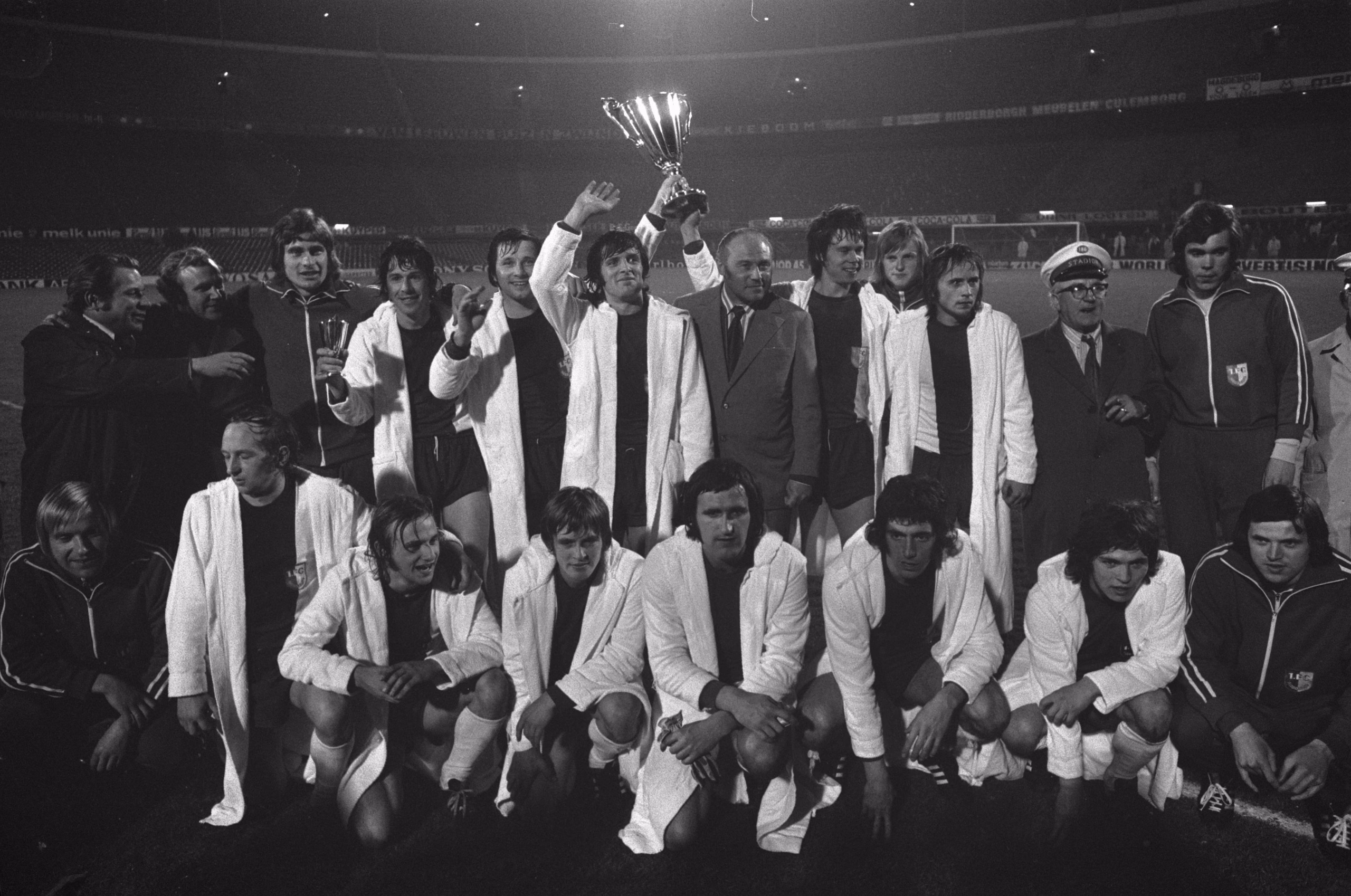 El 1. FC Magdeburgo levanta la Recopa de Europa de 1974 tras derrotar al Milan